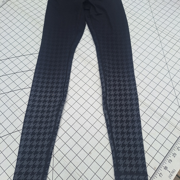 Lululemon sz 4 A Wonder Under Houndstooth ombré yoga - Picture 2 of 6